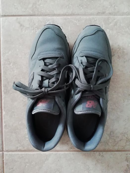 Ténis New Balance cinza
