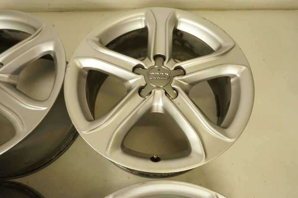 Felgi aluminiowe 17 Audi A3 A4 A5 A6 A7 A8  Q3 Q5 ET45 Oryginał