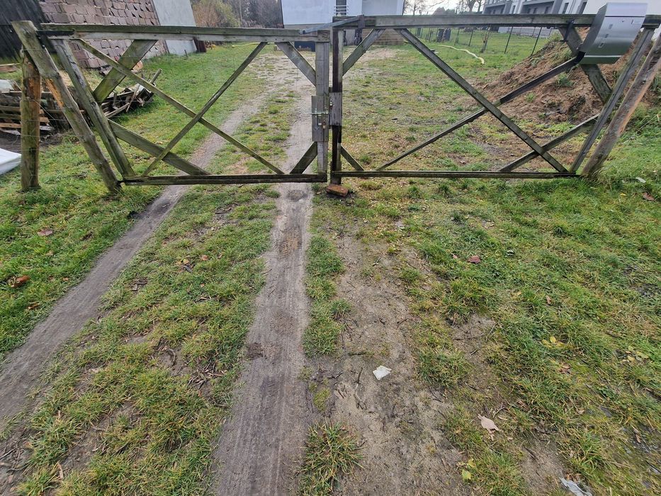 Brama na budowę dwuskrzydłowa