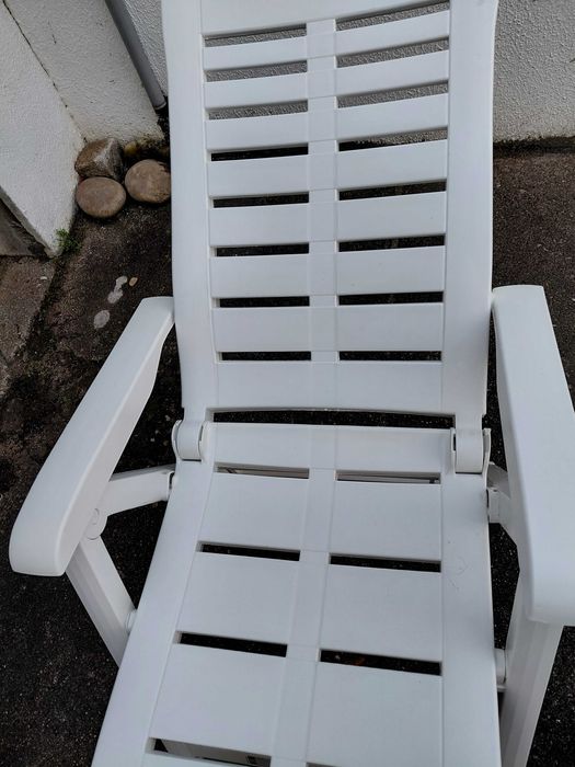 Espreguiçadeira Dobrável em plástico branca