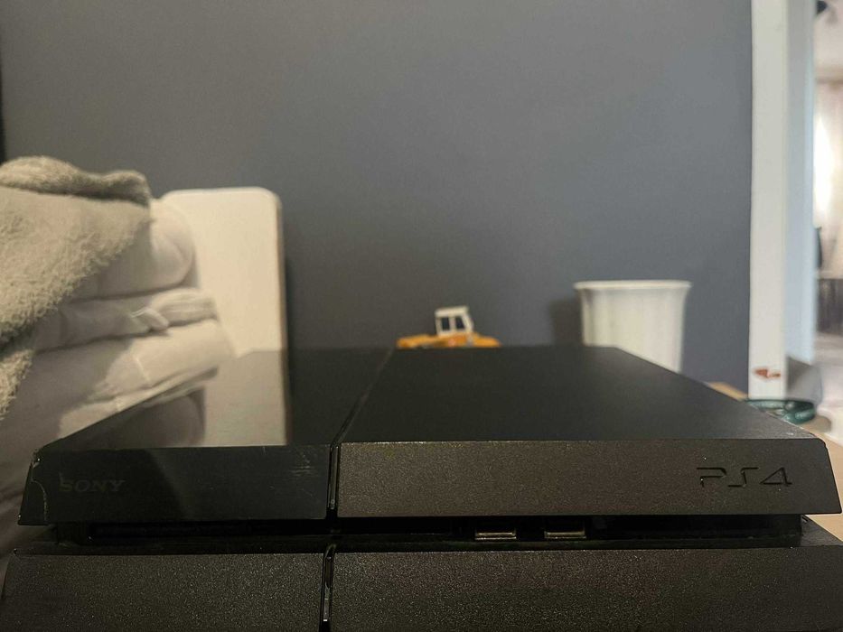 Konsola PlayStation 4 PS4