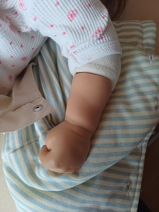 Lalka typu reborn chłopiec w ogrodniczkach