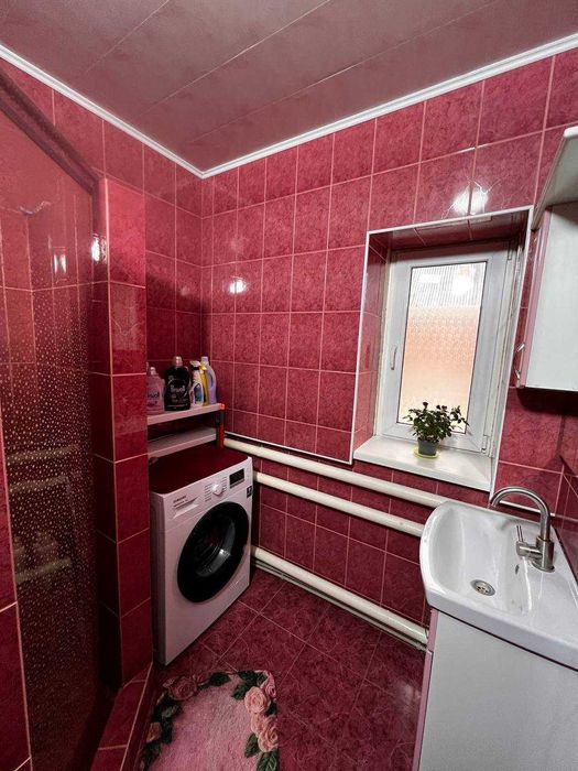 Продається просторий житловий будинок з земельною ділянкою 0,43 га