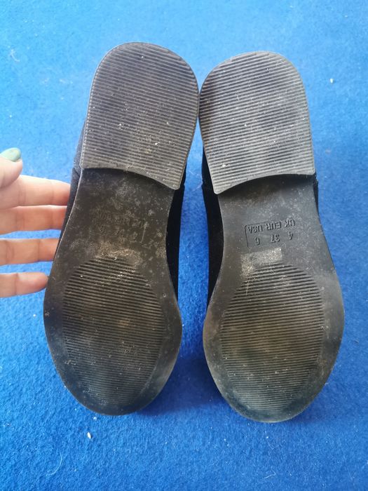 Botins baixos pretos