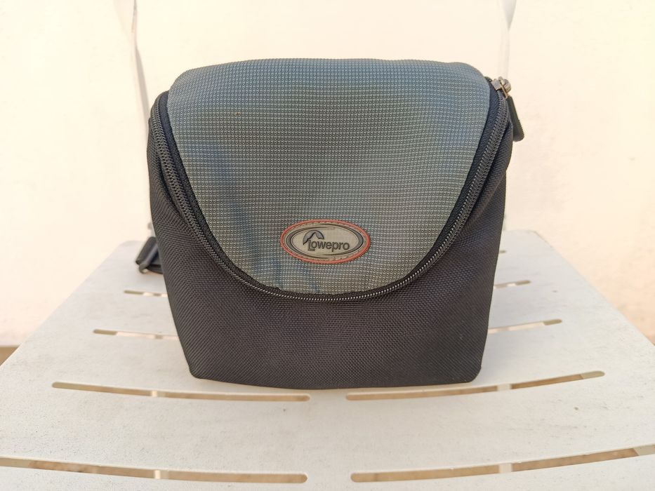Lowepro D-Res 40 AW – Bolsa Acolchoada para Câmara