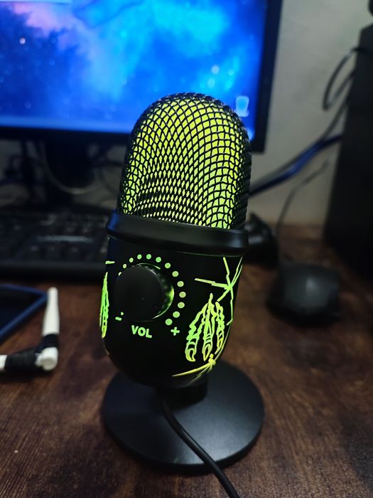 Продам мікрофон для стрімера з rgb підсвіткою і подавленням шуму.