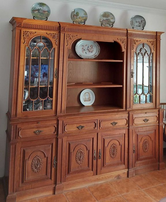 Móvel de sala em madeira CASTANHO