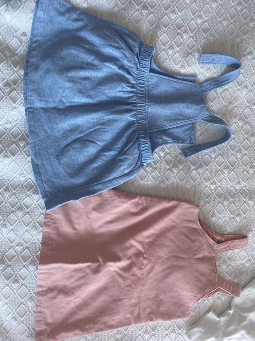 Vestidos jardineira azul e rosa