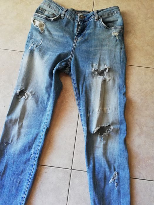 Calças de ganga rasgadas, Bershka, tamanho 36