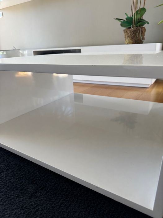 Conjunto de móveis de sala lacados a branco. Preço reduzido!