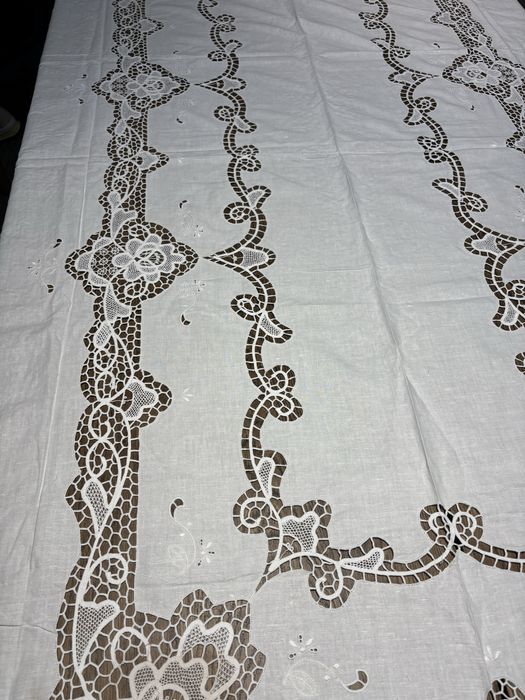 Toalha de mesa em linho com bordado manual e 12 guardanapos