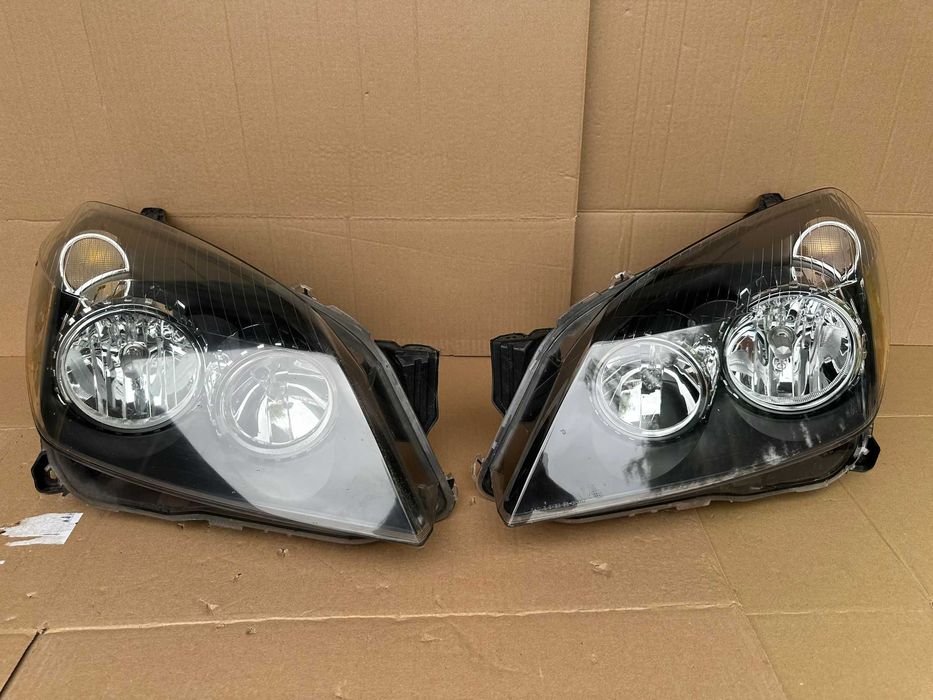 Opel Astra H III 3 04- Lampa prawa przednia przód cala orginał
