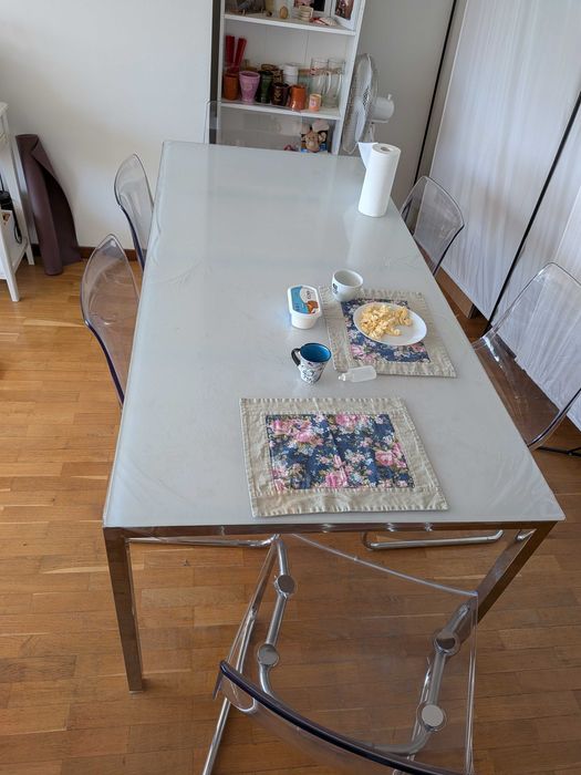 Mesa de jantar com 6 cadeiras