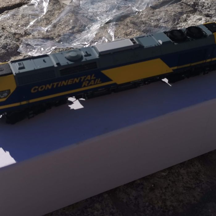 Locomotivas digitais e analogicas potentes novas em caixa.