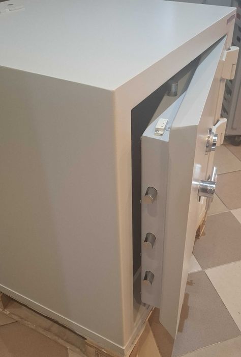 Sejf kasa pancerna 230 kg, Szybas II klasa odporności 83/75/70 cm