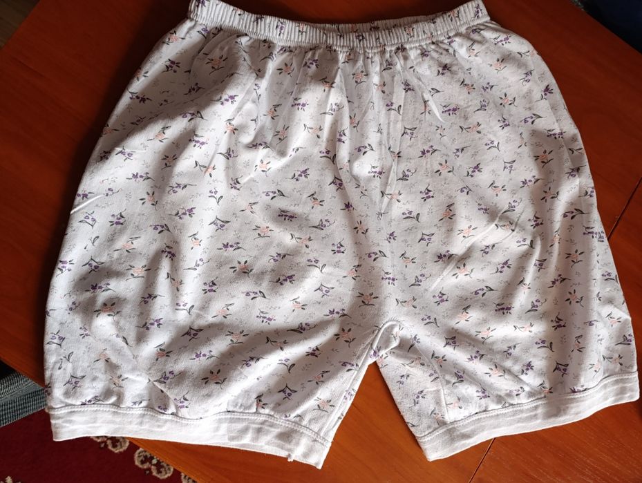 Zestaw nowych majtek damskich dla starszej pani