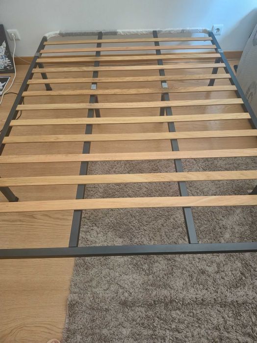Cama casal semi nova