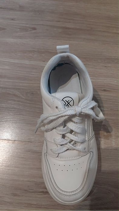 Buty na wysokiej platformie 38
