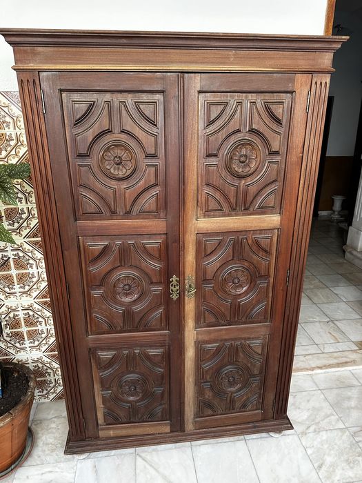 Movel antigo com detalhes