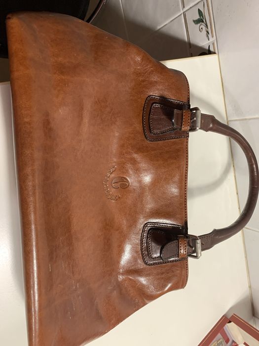 Mala castanha em pele ceancarel