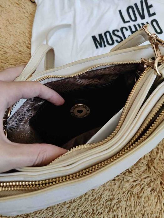 Mala tiracolo (com alça removível) - Love Moschino