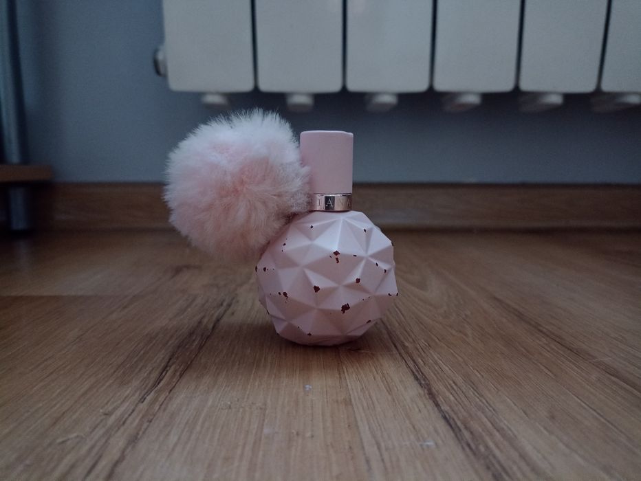 ariana grande buteleczka po perfumie Sweet like Candy.