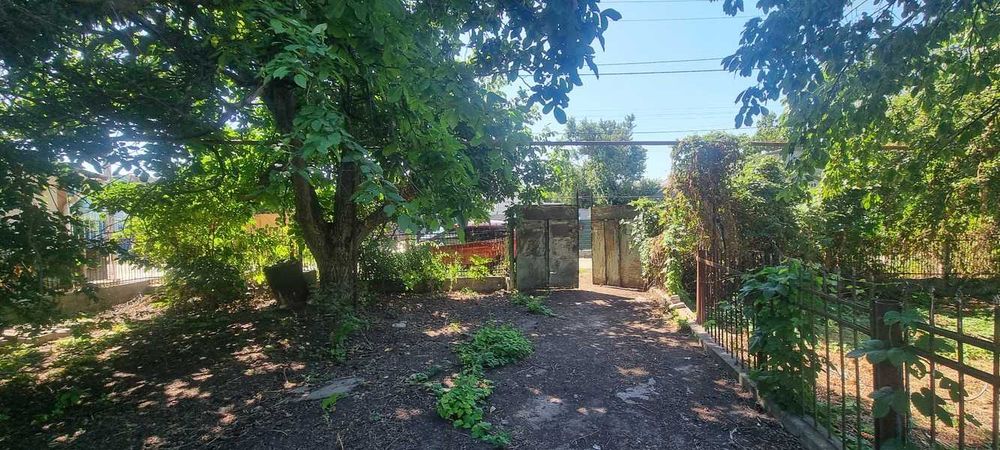 Фонтанка!Морська сторона!  Ділянка 14,7 соток з будинком 100м.кв який потребує ремонту