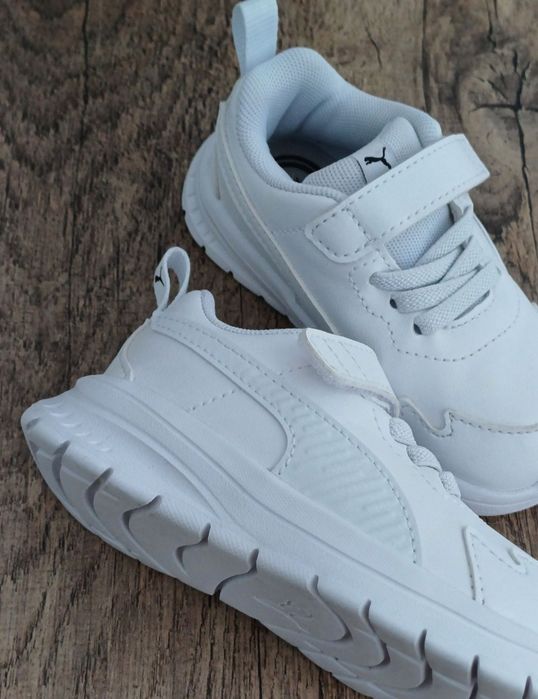 Puma дитячі білі кеди кросівки / Nike літні кросовки 22-23р
