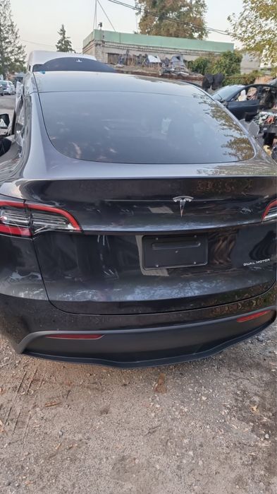 Запчастини Tesla model 3 та model Y