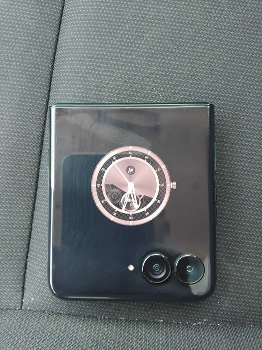 Motorola RAZR 60 ultra scarab
