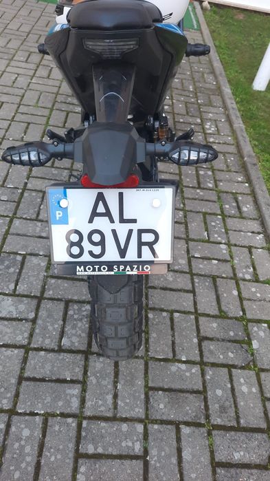 Mota Zontes 125 U1 de 2022 + Capacete