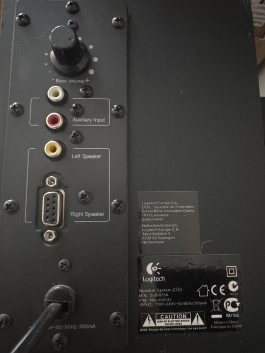 Colunas Logitec com subwoofer