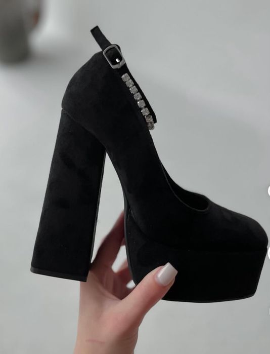 Туфли на высоком каблуке