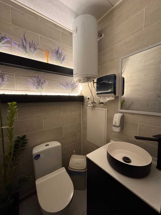 Продається кафе-бар Black White на вулиці Небесної Сотні та Політаєва