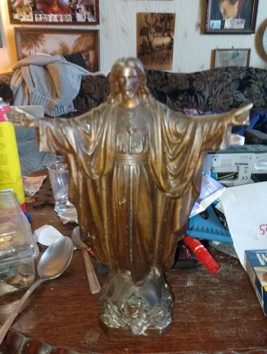 Figurka Jezusa z brązu