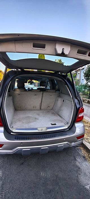 Mercedes ML ładny.