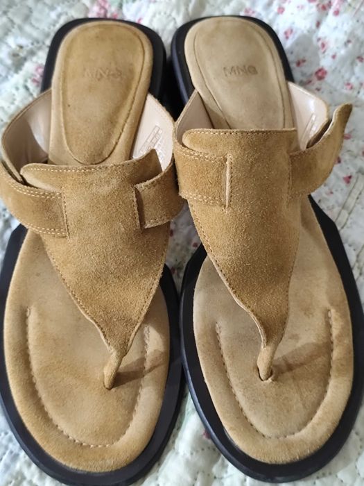 Chinelos mango usados uma vez