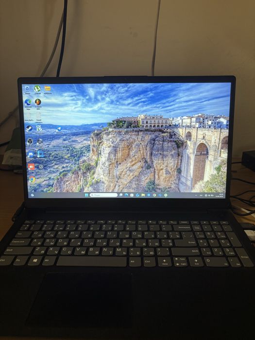 Ноутбук Lenovo V15 G2 / AMD Ryzen 3 5300U / 8GB RAM / 256GB SSD Терміново !!!