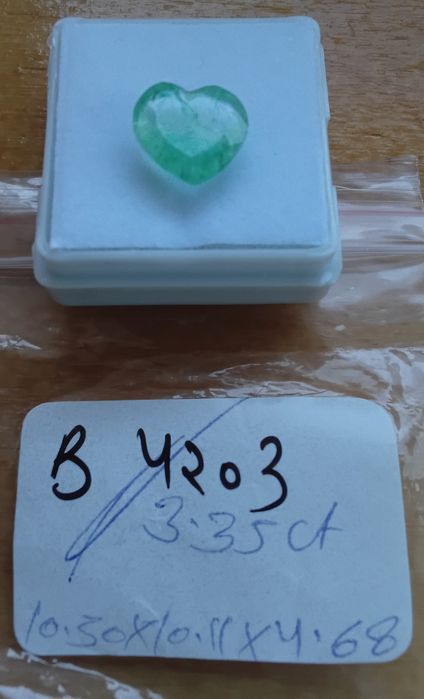Esmeralda Natural em gorma Coracao   3.55 ct de Pura Beleza