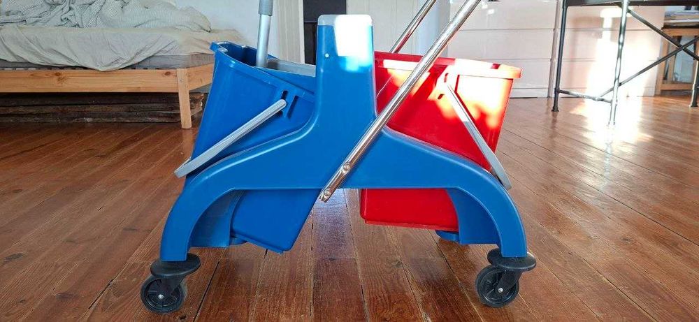 Carro de Limpeza com Dois Baldes e Espremedor - 2x18 Litros