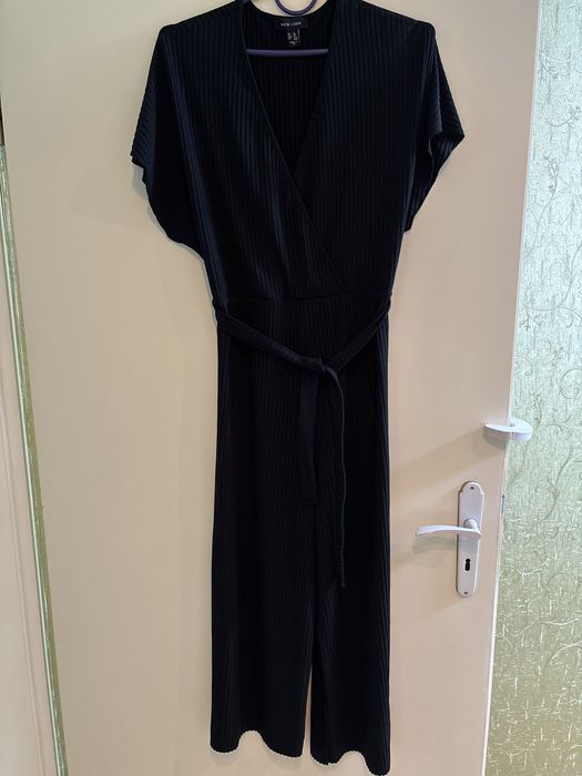 Продам бомбічний комбінезон розмір 16