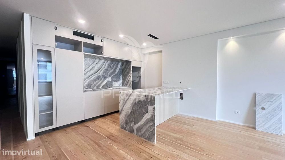 Apartamento T2 NOVO em Creixomil - Próximo ao Hospital