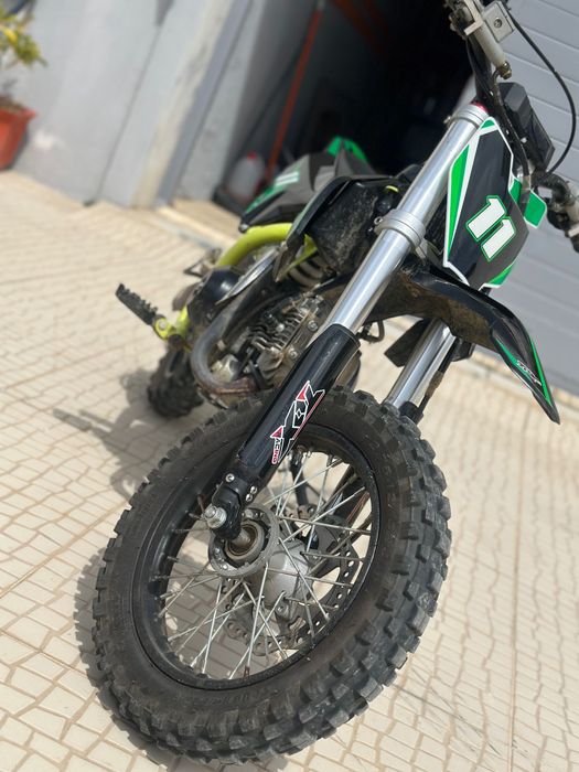 Mota de Cross em bom estado de uso usada muito poucas vezes
