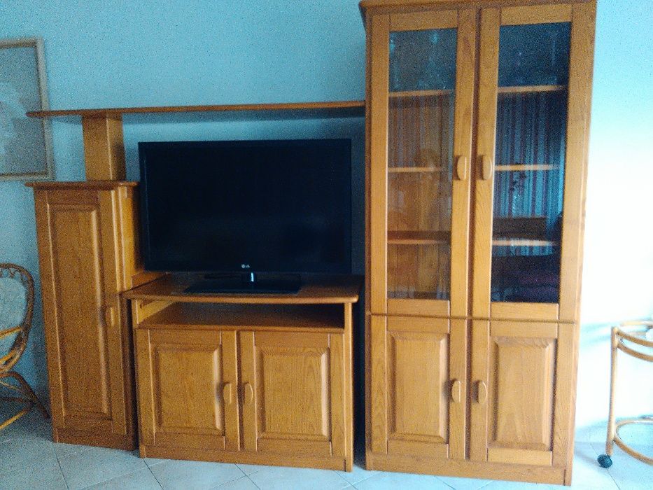 Móvel de sala em pinho maciço com 3 elementos+1 prateleira, impecável