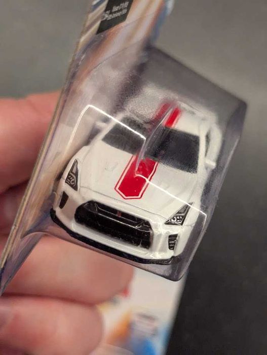 CCA Nissan GT-R R35 50th Anniversary Edition metalowy model skala 1:64