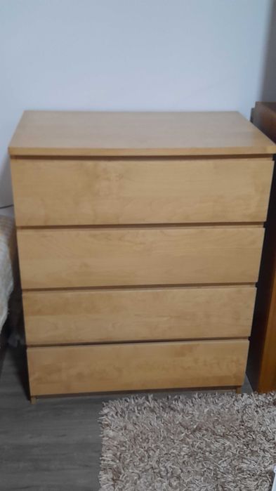 Camiseiro de 4 gavetas , em muito bom estado