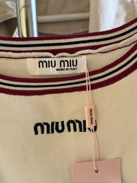 Новий топ Miu Miu