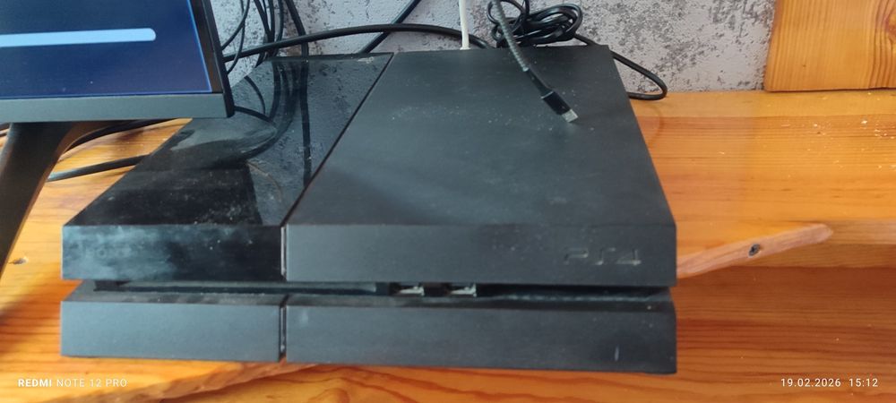 Обменяю PS4 1tb 2 геймпада, док станція, вебкіт