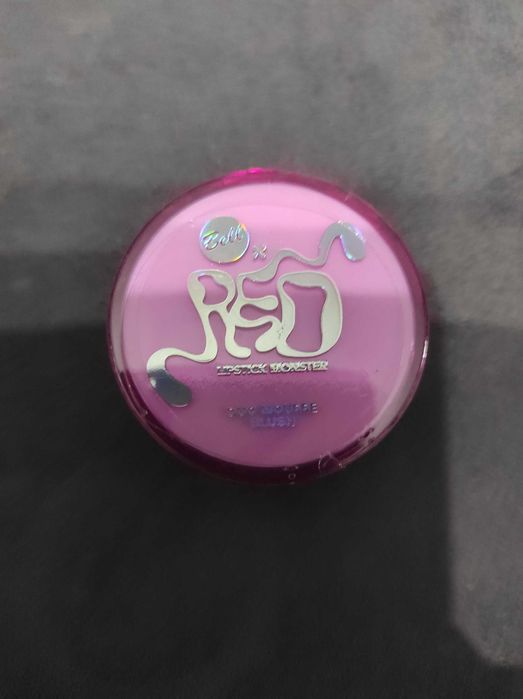 Róż do policzków ,Red Lipstik Monster