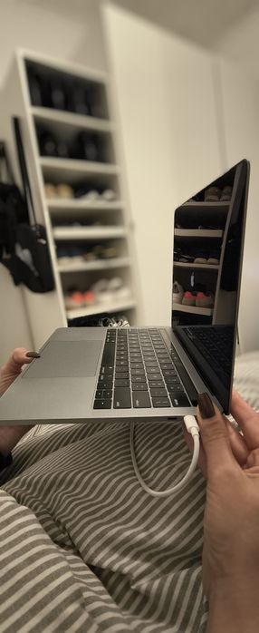 MacBook Pro 13"  Core i5 8gb de RAM  256gb